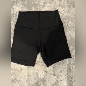 VEUC lululemon align shorts 6” size 6 black